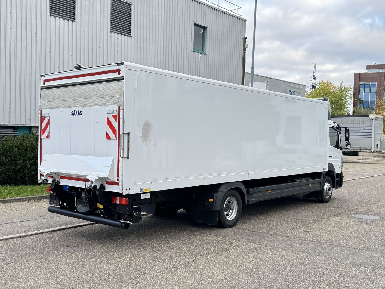 Box truck Mercedes-Benz Atego 1227L Koffer 8m LBW Klima Diff. Sperre: picture 7 Box truck Mercedes-Benz Atego 1227L Koffer 8m LBW Klima Diff. Sperre: picture 7