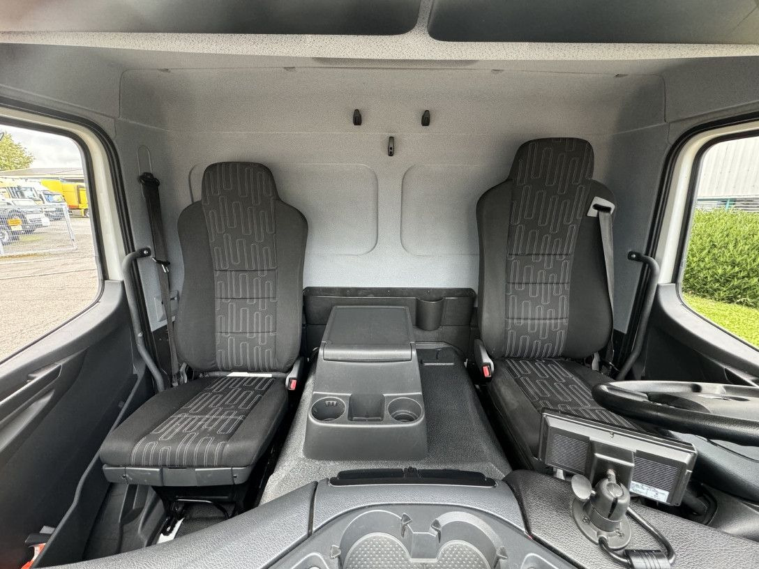 Box truck Mercedes-Benz Atego 1227L Koffer 8m LBW Klima Diff. Sperre: picture 14 Box truck Mercedes-Benz Atego 1227L Koffer 8m LBW Klima Diff. Sperre: picture 14