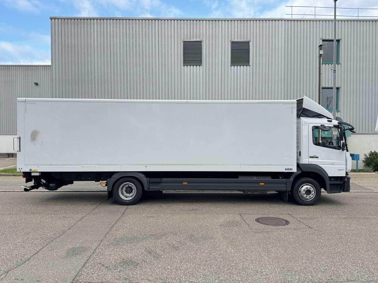 Box truck Mercedes-Benz Atego 1227L Koffer 8m LBW Klima Diff. Sperre: picture 8 Box truck Mercedes-Benz Atego 1227L Koffer 8m LBW Klima Diff. Sperre: picture 8