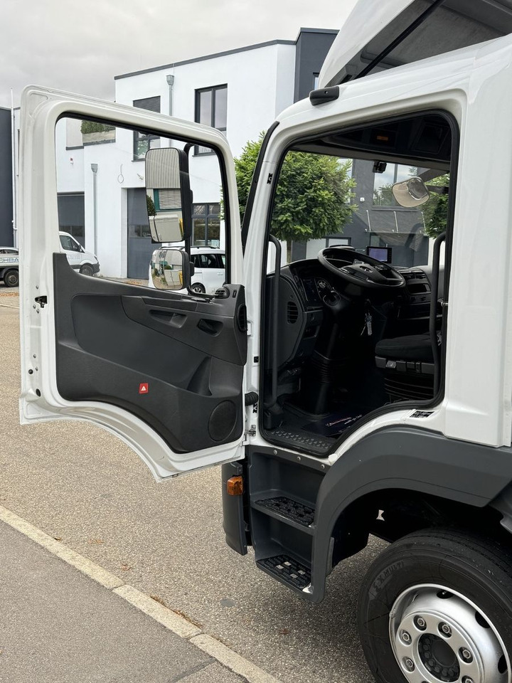 Box truck Mercedes-Benz Atego 1227L Koffer 8m LBW Klima Diff. Sperre: picture 11 Box truck Mercedes-Benz Atego 1227L Koffer 8m LBW Klima Diff. Sperre: picture 11