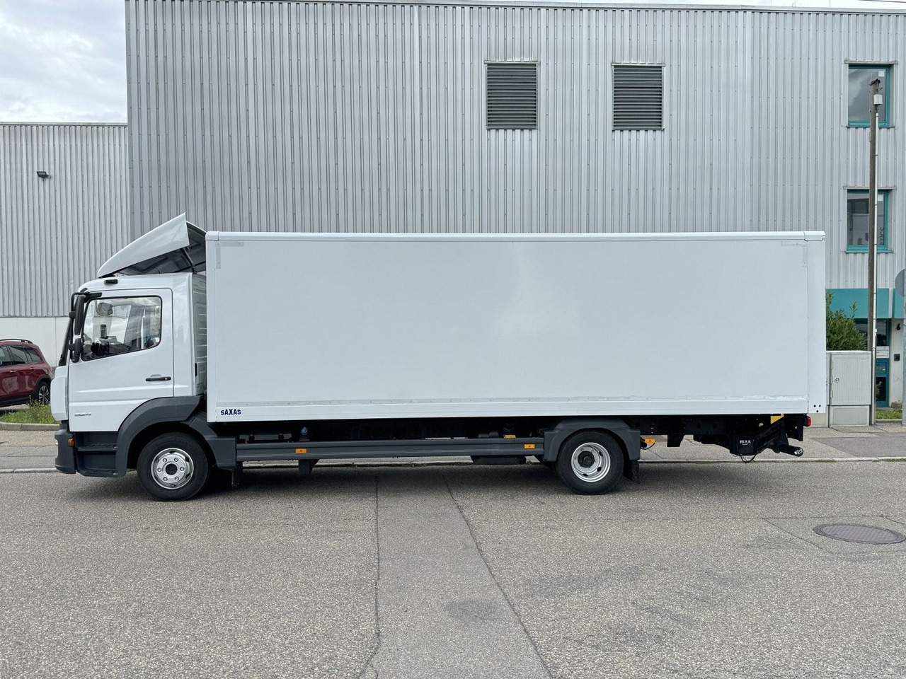 Mercedes-Benz Atego 824L Koffer 7,1m LBW Klima Diff. Sperre - Box van: picture 4 Mercedes-Benz Atego 824L Koffer 7,1m LBW Klima Diff. Sperre - Box van: picture 4