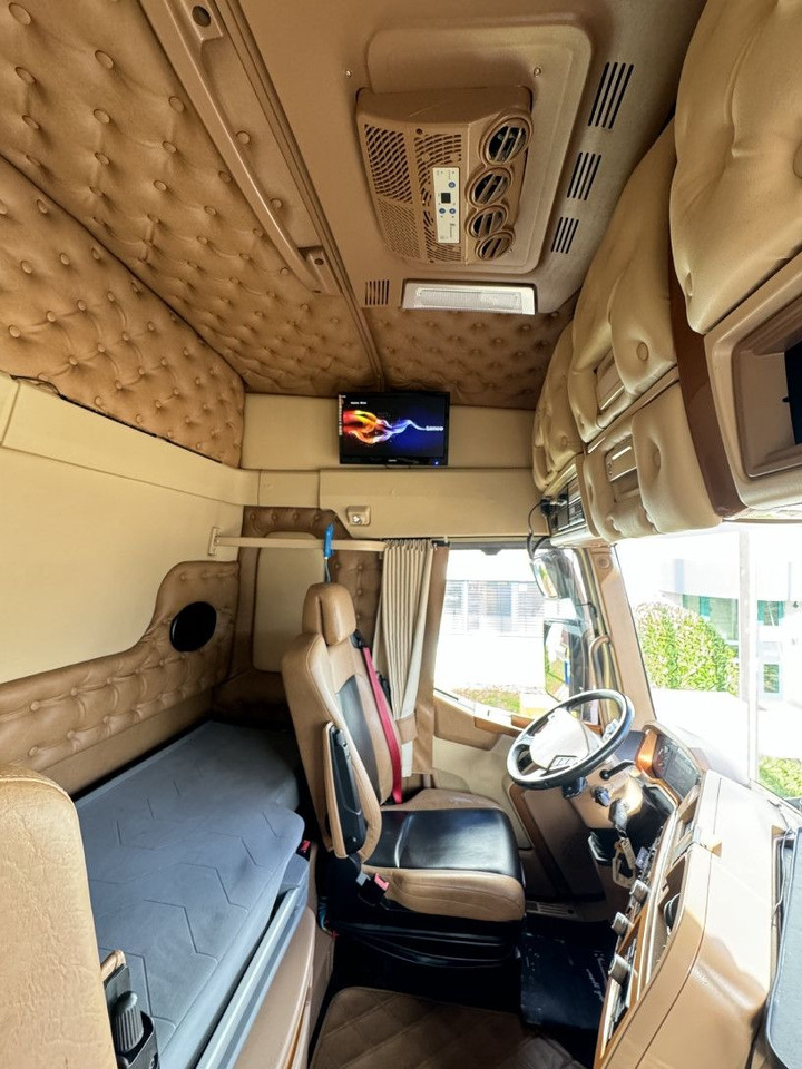 Renault T520 HIGHCAB TTC-Umbau 2-Tanks Retarder Standkli - Tractor unit: picture 1 Renault T520 HIGHCAB TTC-Umbau 2-Tanks Retarder Standkli - Tractor unit: picture 1