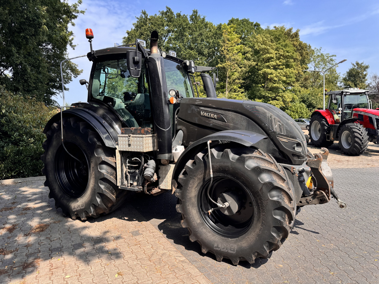 Valtra T214 Direct - Farm tractor: picture 3 Valtra T214 Direct - Farm tractor: picture 3