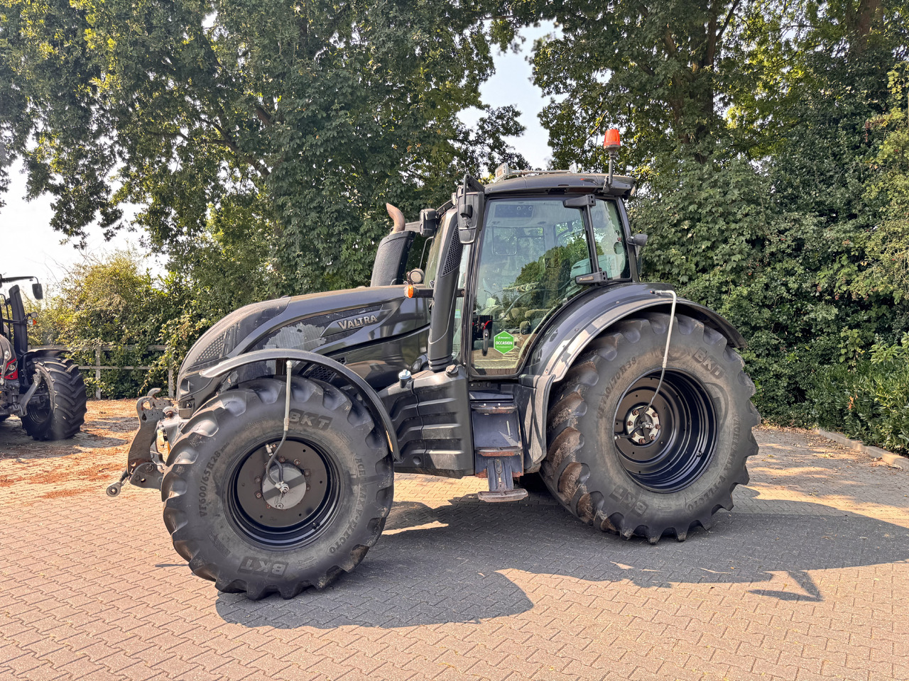 Valtra T214 Direct - Farm tractor: picture 2 Valtra T214 Direct - Farm tractor: picture 2