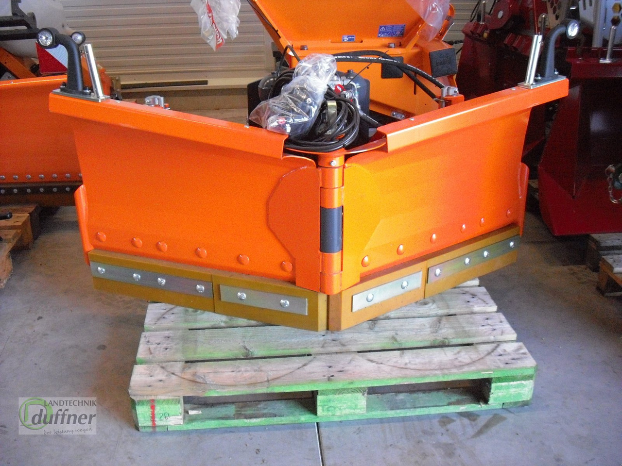 Tuchel Vario 180 - Snow plough for Municipal/ Special vehicle: picture 1 Tuchel Vario 180 - Snow plough for Municipal/ Special vehicle: picture 1
