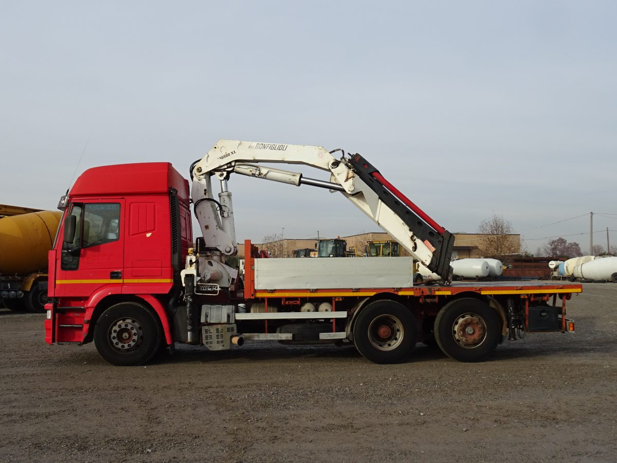 IVECO EUROSTAR 240E42 BONFIGLIOLI P30500XL - Dropside/ Flatbed truck, Crane truck: picture 2 IVECO EUROSTAR 240E42 BONFIGLIOLI P30500XL - Dropside/ Flatbed truck, Crane truck: picture 2