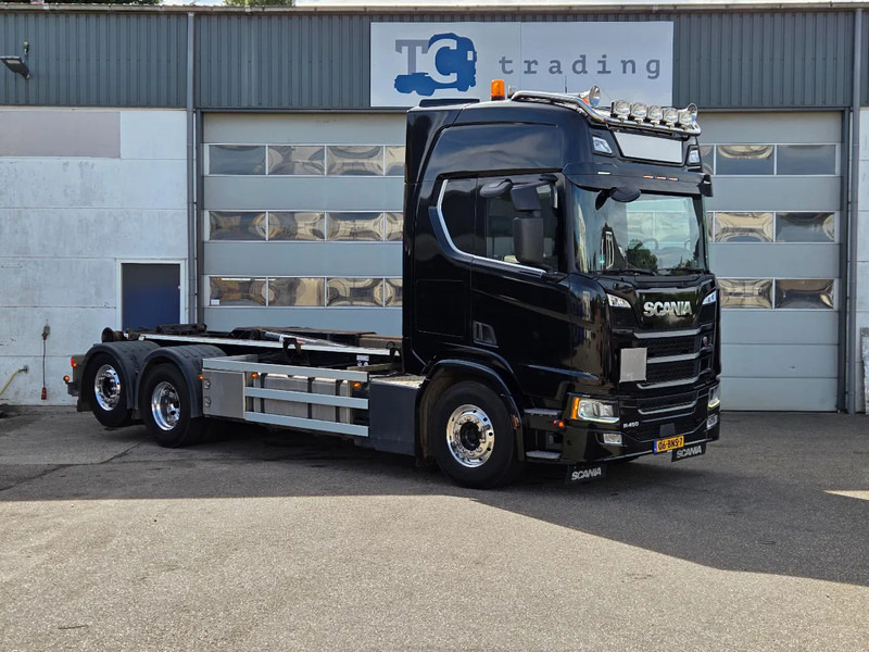 Scania R450 6x2 VDL haaksysteem - Hook lift truck: picture 2 Scania R450 6x2 VDL haaksysteem - Hook lift truck: picture 2