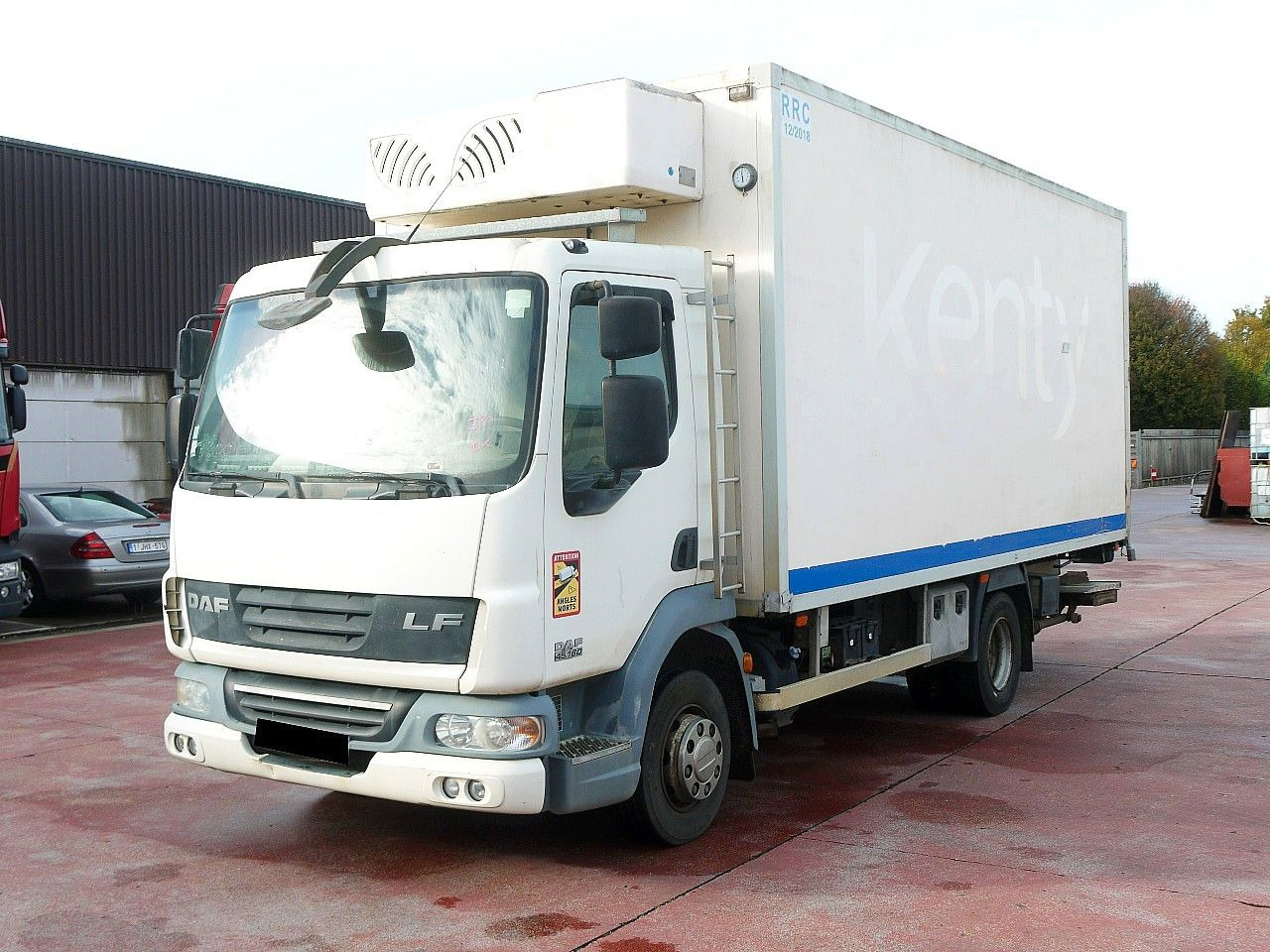 DAF LF 45.160 ISOTHERM KOFFER LADEBORDWAND - Refrigerator truck: picture 3 DAF LF 45.160 ISOTHERM KOFFER LADEBORDWAND - Refrigerator truck: picture 3