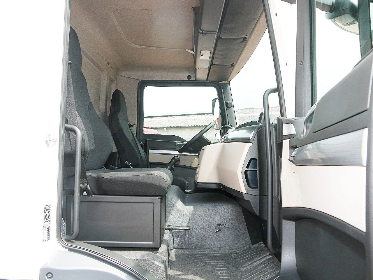Refrigerator truck MAN TGM 18.250 KUHLKOFFER THERMOKING V800 MT A/C: picture 13