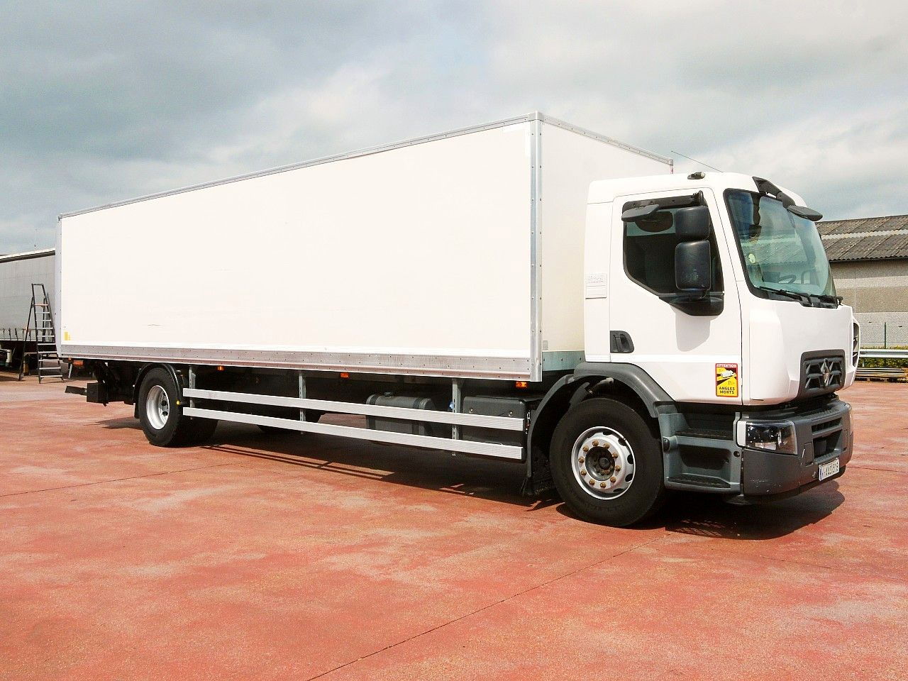 Renault D 19.280 MEUBEL KOFFER LADEBORDWAND 180tkm - Box truck: picture 3 Renault D 19.280 MEUBEL KOFFER LADEBORDWAND 180tkm - Box truck: picture 3