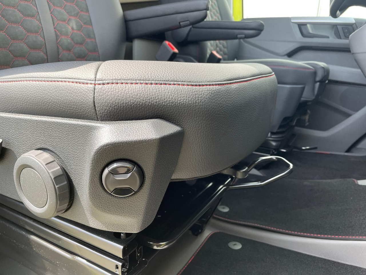 Panel van MAN TGE 3.180 L3H3 Individual S BF3+ BEGLEITFAHRZEUG: picture 36