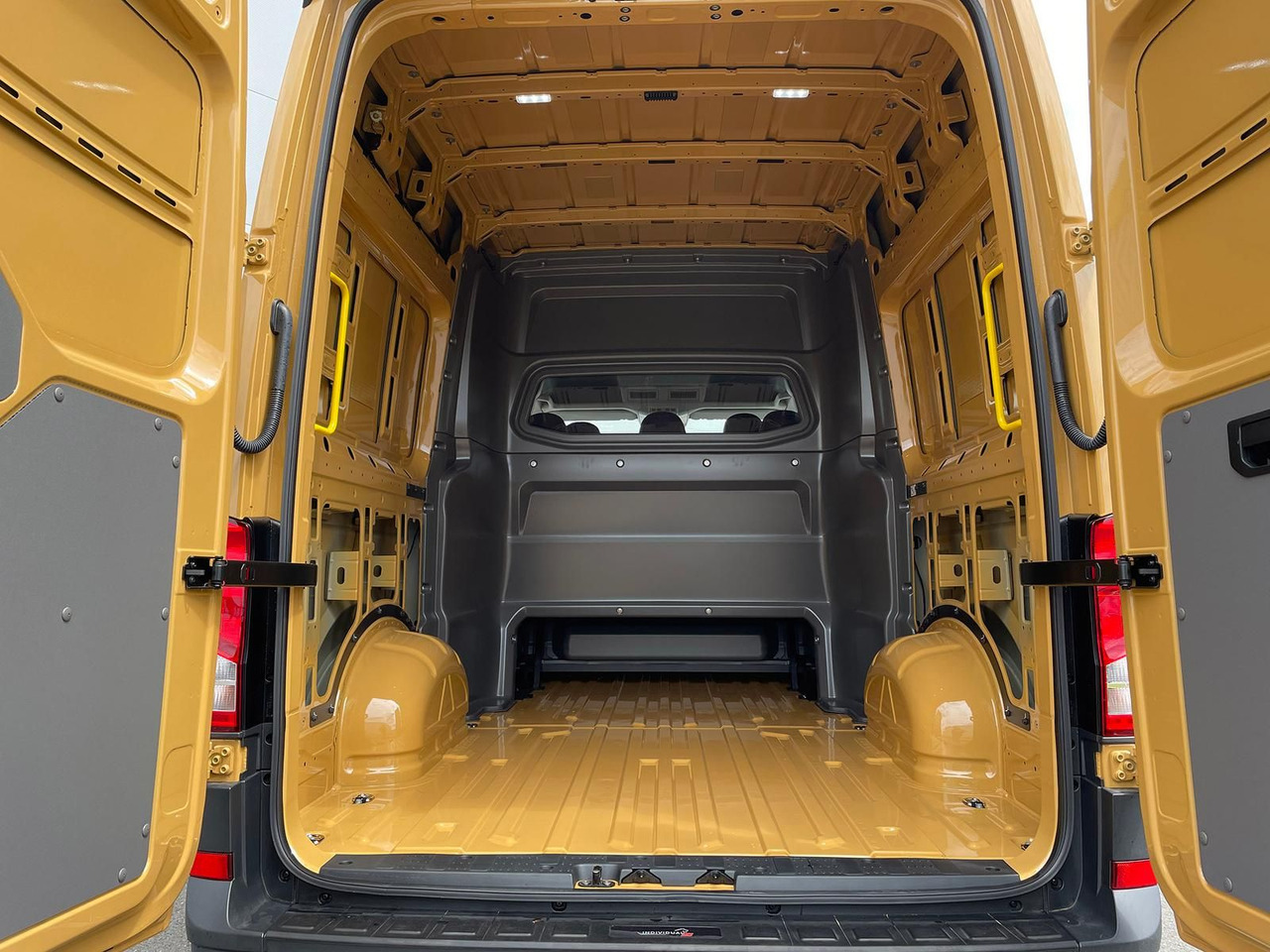 Combi van MAN TGE 3.180 L3H3 MIXTO Individual Lion S ACC LED: picture 10 Combi van MAN TGE 3.180 L3H3 MIXTO Individual Lion S ACC LED: picture 10