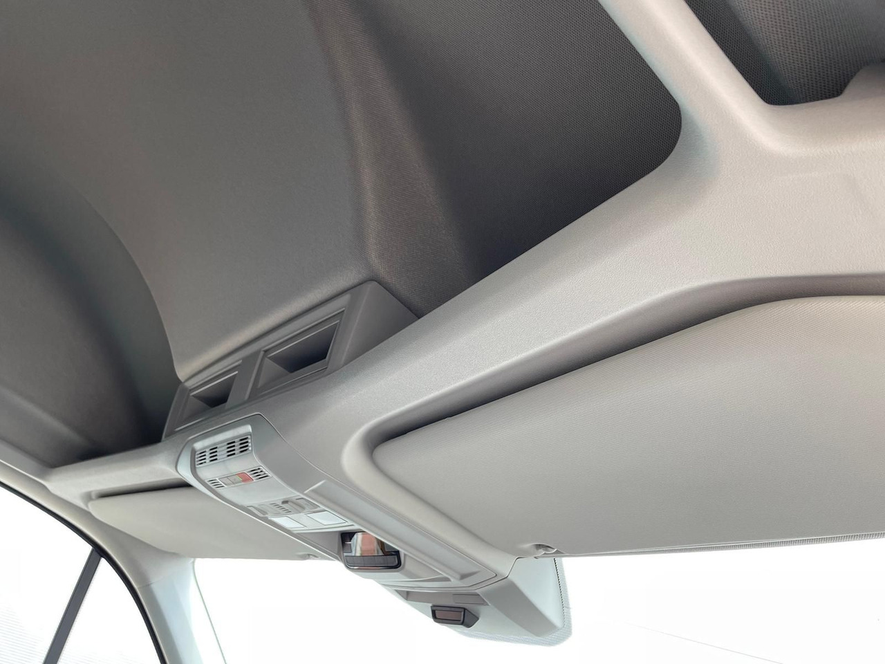 Combi van MAN TGE 3.180 L3H3 MIXTO Individual Lion S ACC LED: picture 38 Combi van MAN TGE 3.180 L3H3 MIXTO Individual Lion S ACC LED: picture 38