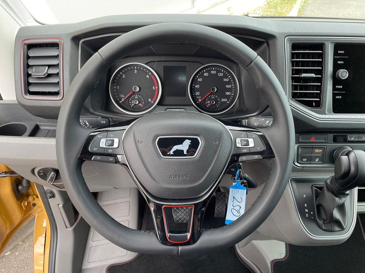 Combi van MAN TGE 3.180 L3H3 MIXTO Individual Lion S ACC LED: picture 16 Combi van MAN TGE 3.180 L3H3 MIXTO Individual Lion S ACC LED: picture 16