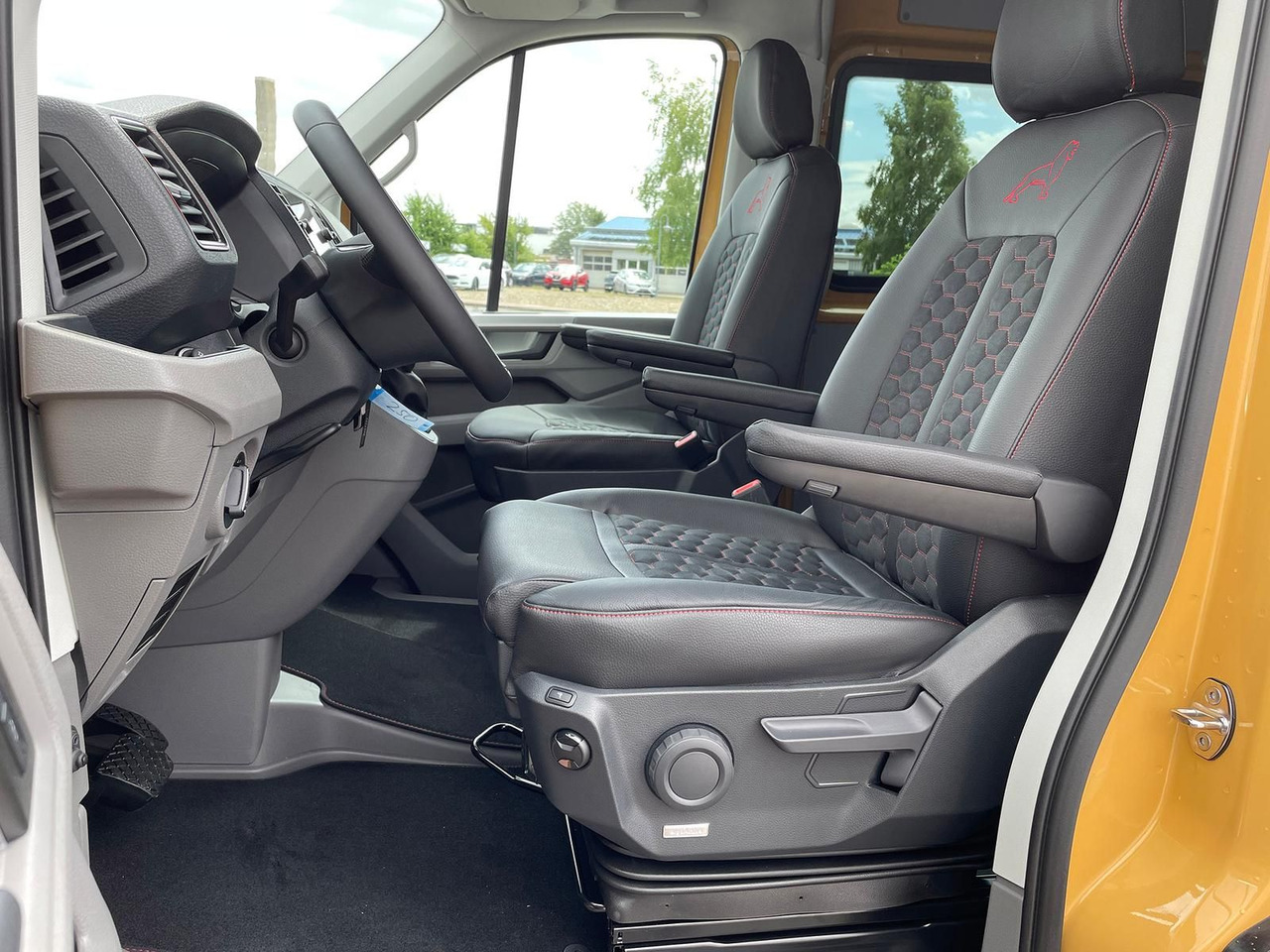 Combi van MAN TGE 3.180 L3H3 MIXTO Individual Lion S ACC LED: picture 14 Combi van MAN TGE 3.180 L3H3 MIXTO Individual Lion S ACC LED: picture 14