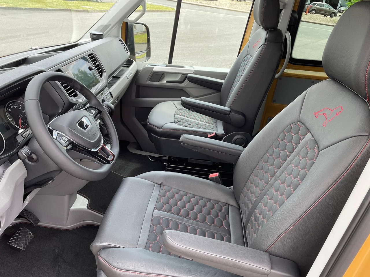 Combi van MAN TGE 3.180 L3H3 MIXTO Individual Lion S ACC LED: picture 15 Combi van MAN TGE 3.180 L3H3 MIXTO Individual Lion S ACC LED: picture 15