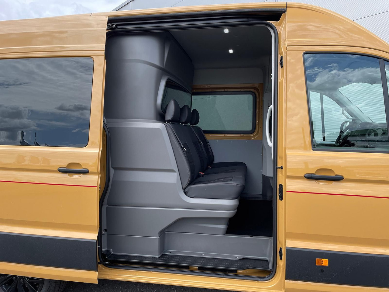 Combi van MAN TGE 3.180 L3H3 MIXTO Individual Lion S ACC LED: picture 11 Combi van MAN TGE 3.180 L3H3 MIXTO Individual Lion S ACC LED: picture 11