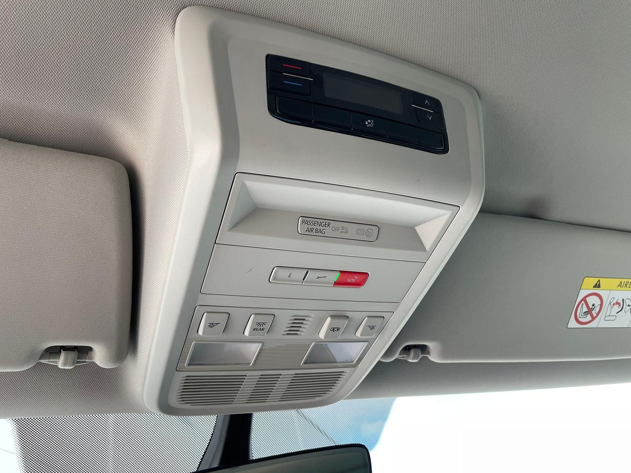 Passenger van Volkswagen T6.1 Caravelle Comfortline NAV LED TEMP DAB PDC: picture 32