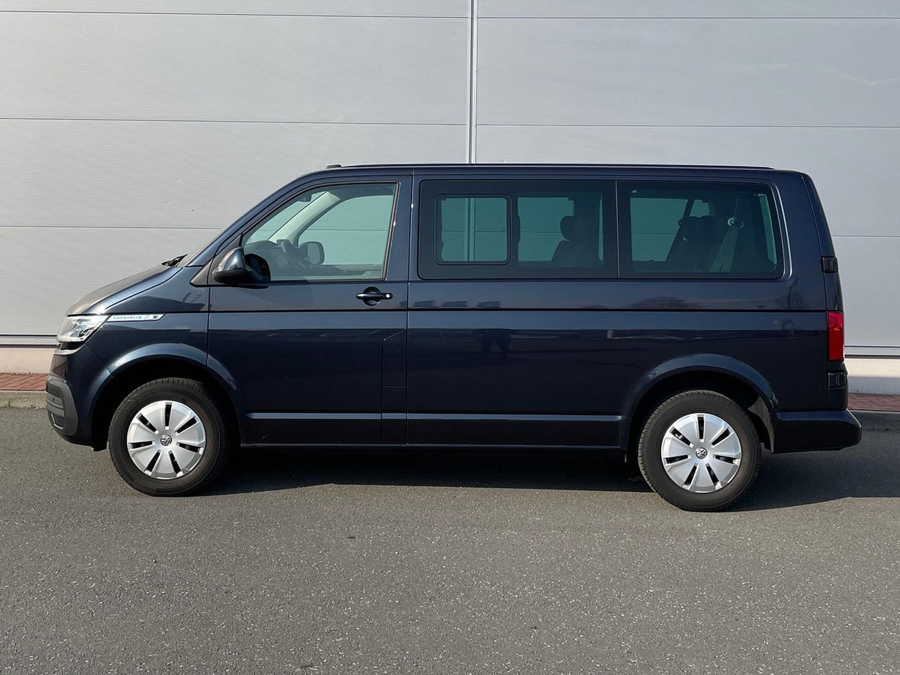 Passenger van Volkswagen T6.1 Caravelle Comfortline NAV LED TEMP DAB PDC: picture 6