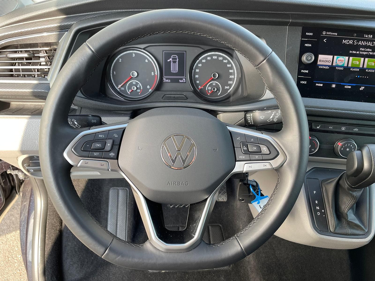 Passenger van Volkswagen T6.1 Caravelle Comfortline NAV LED TEMP DAB PDC: picture 18