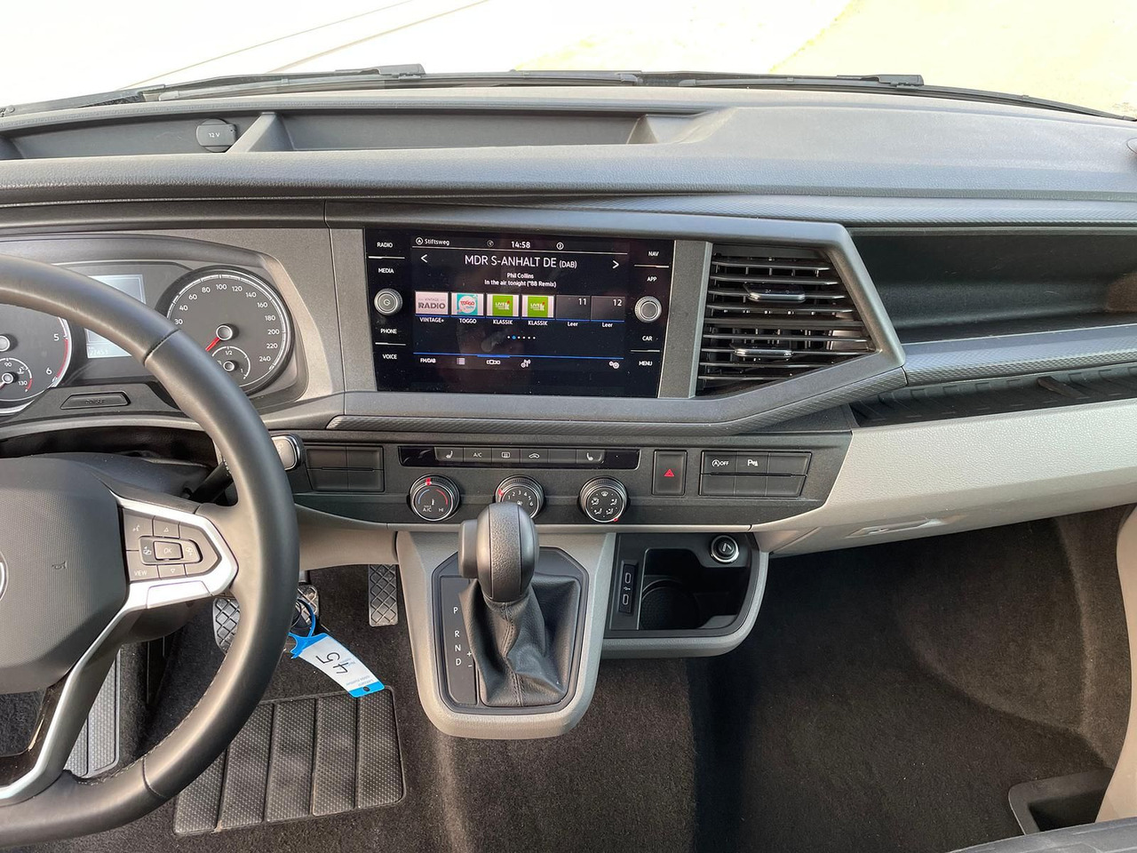 Passenger van Volkswagen T6.1 Caravelle Comfortline NAV LED TEMP DAB PDC: picture 20