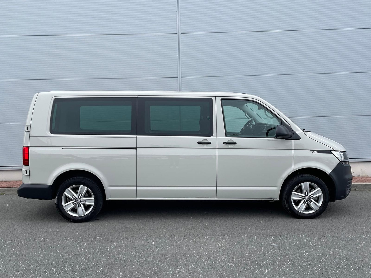 Volkswagen T6.1 Transporter 2.0 TDI lang 4MOTION SITZHZ NAV - Panel van: picture 5 Volkswagen T6.1 Transporter 2.0 TDI lang 4MOTION SITZHZ NAV - Panel van: picture 5