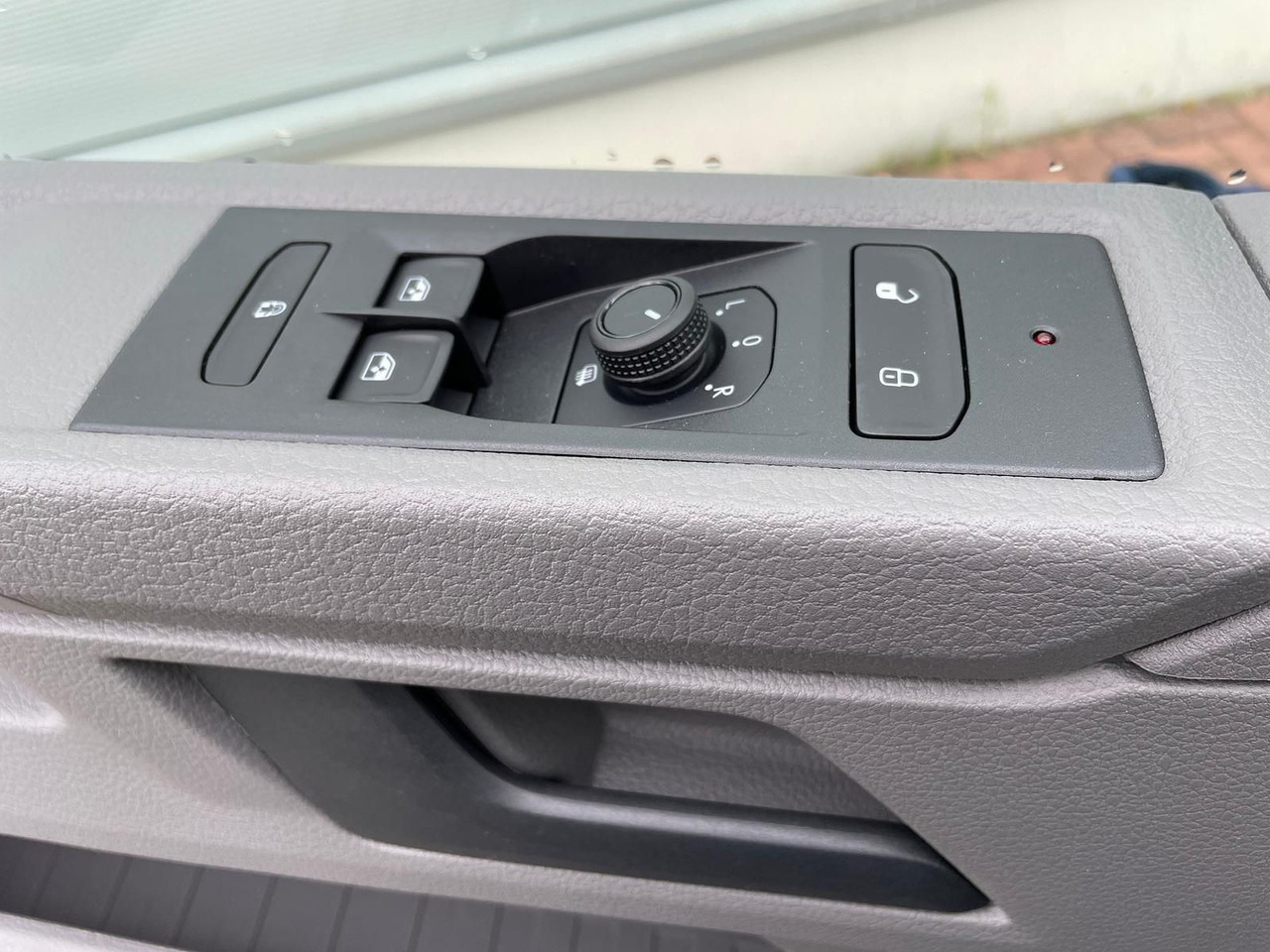 Passenger van Volkswagen T6.1 Transporter Mixto lang 4M MFL LED TEMPOMAT: picture 29 Passenger van Volkswagen T6.1 Transporter Mixto lang 4M MFL LED TEMPOMAT: picture 29