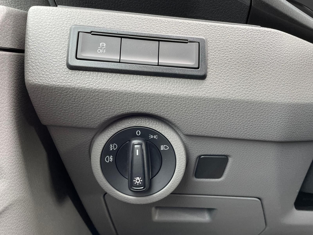 Passenger van Volkswagen T6.1 Transporter Mixto lang 4M MFL LED TEMPOMAT: picture 30 Passenger van Volkswagen T6.1 Transporter Mixto lang 4M MFL LED TEMPOMAT: picture 30