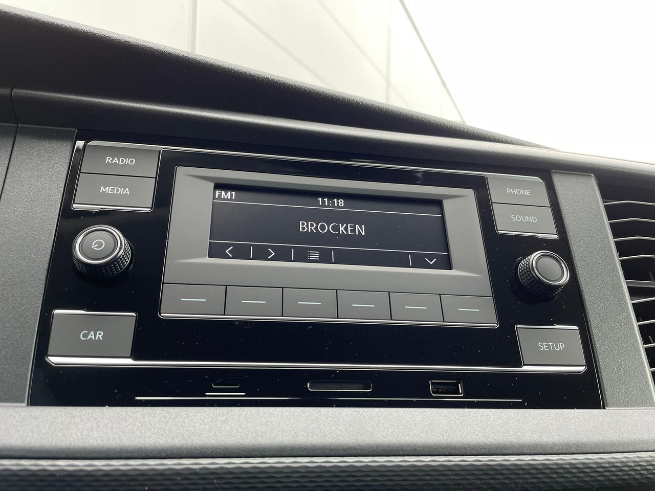 Passenger van Volkswagen T6.1 Transporter Mixto lang 4M MFL LED TEMPOMAT: picture 21 Passenger van Volkswagen T6.1 Transporter Mixto lang 4M MFL LED TEMPOMAT: picture 21