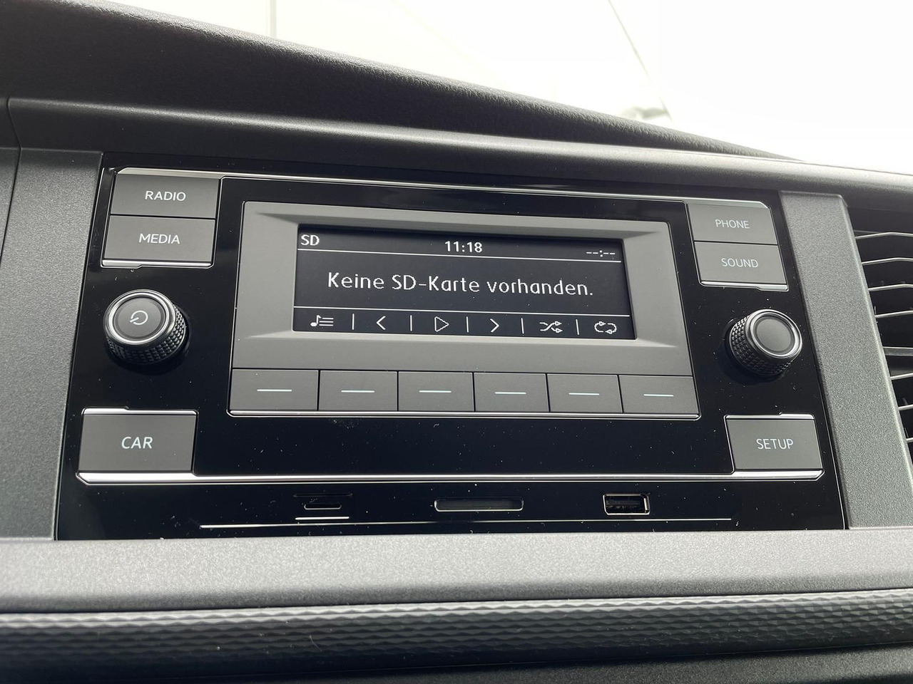 Passenger van Volkswagen T6.1 Transporter Mixto lang 4M MFL LED TEMPOMAT: picture 22 Passenger van Volkswagen T6.1 Transporter Mixto lang 4M MFL LED TEMPOMAT: picture 22