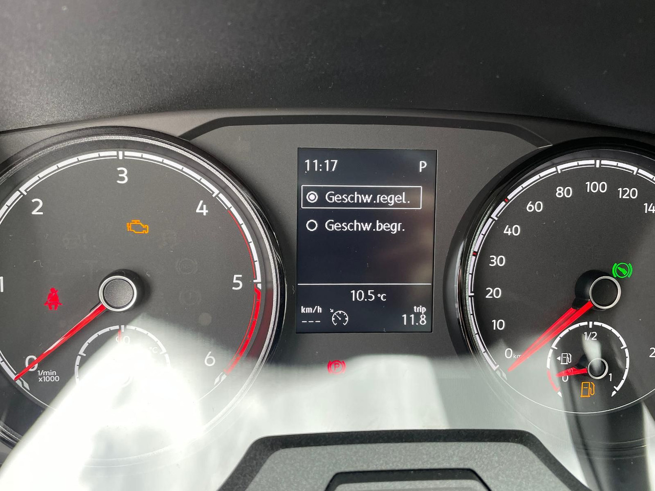 Passenger van Volkswagen T6.1 Transporter Mixto lang 4M MFL LED TEMPOMAT: picture 16 Passenger van Volkswagen T6.1 Transporter Mixto lang 4M MFL LED TEMPOMAT: picture 16