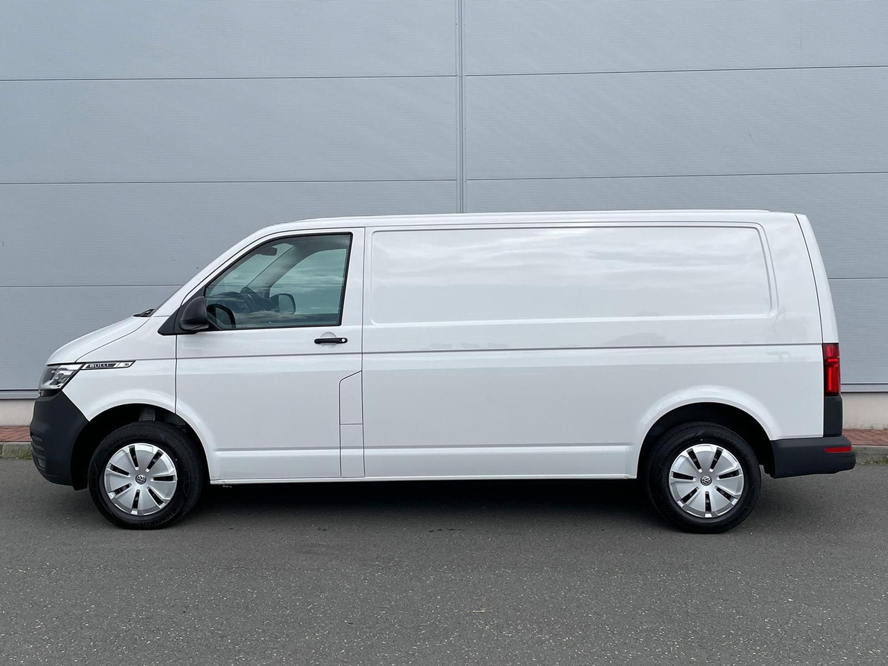 Passenger van Volkswagen T6.1 Transporter Mixto lang 4M MFL LED TEMPOMAT: picture 6 Passenger van Volkswagen T6.1 Transporter Mixto lang 4M MFL LED TEMPOMAT: picture 6