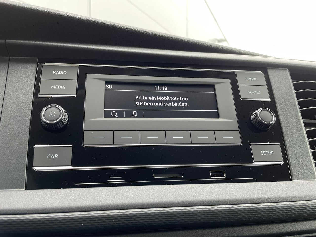 Passenger van Volkswagen T6.1 Transporter Mixto lang 4M MFL LED TEMPOMAT: picture 23 Passenger van Volkswagen T6.1 Transporter Mixto lang 4M MFL LED TEMPOMAT: picture 23