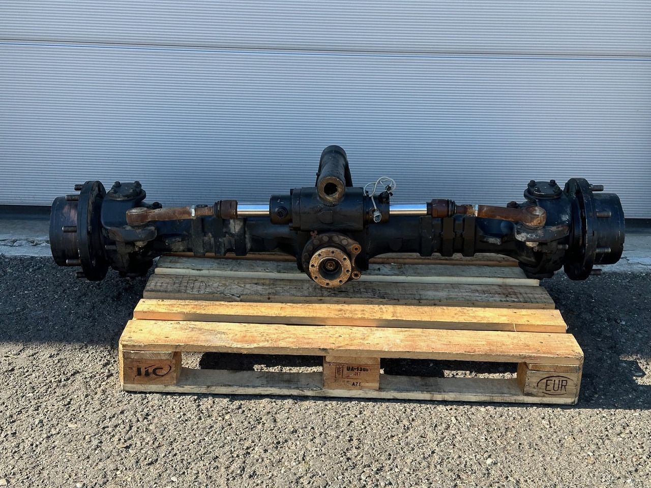 Dana Spicer Vorderachse-Planetenachse Typ:211/233-004. Kramer-Nr.1000304468. Ratio:1/13,714 #1000304468.04# - Axle and parts for Loader: picture 1 Dana Spicer Vorderachse-Planetenachse Typ:211/233-004. Kramer-Nr.1000304468. Ratio:1/13,714 #1000304468.04# - Axle and parts for Loader: picture 1