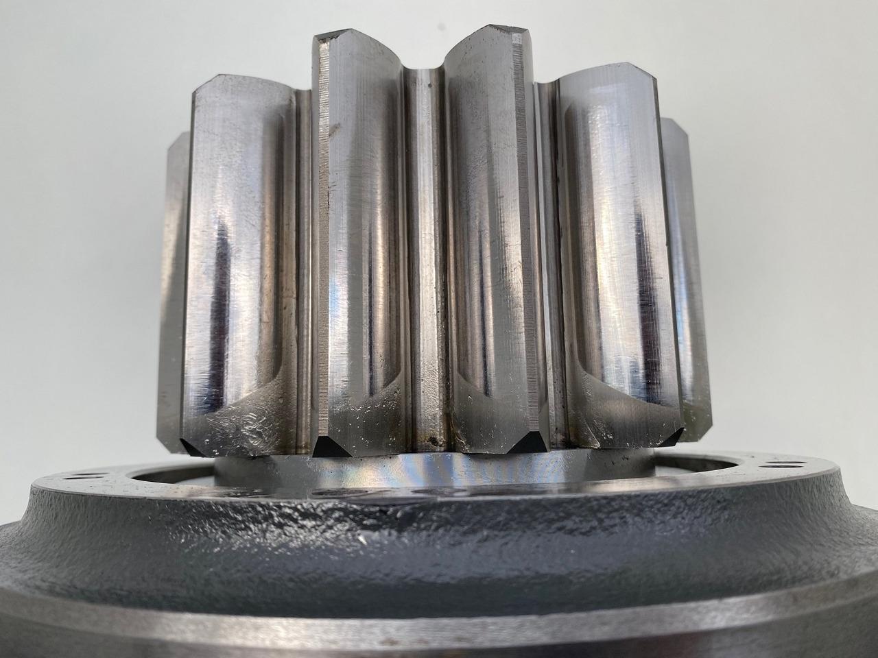 Gearbox and parts for Construction machinery Liebherr Abtriebswellengehäuse ID-Nr.90013701 and Abtriebswelle ID-Nr.90214087.    SAT275A290.  R922 LC-1486. R924 LC-1487.  #0446#: picture 14