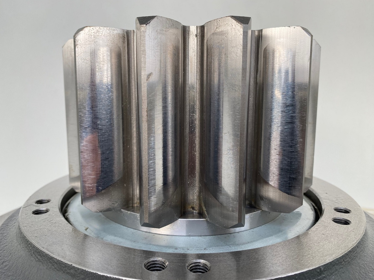 Gearbox and parts for Construction machinery Liebherr Abtriebswellengehäuse ID-Nr.90013701 and Abtriebswelle ID-Nr.90214087.    SAT275A290.  R922 LC-1486. R924 LC-1487.  #0446#: picture 15