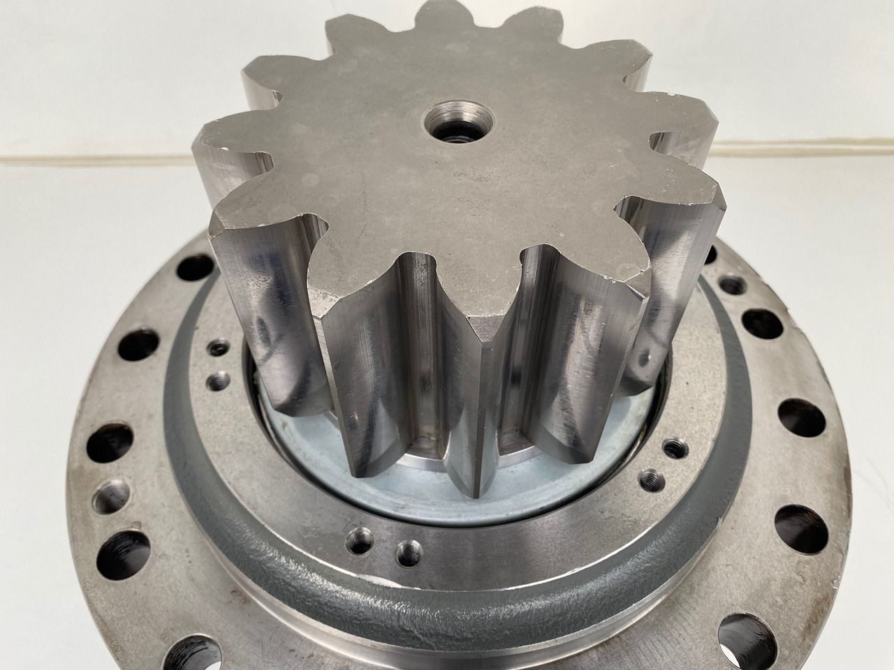 Gearbox and parts for Construction machinery Liebherr Abtriebswellengehäuse ID-Nr.90013701 and Abtriebswelle ID-Nr.90214087.    SAT275A290.  R922 LC-1486. R924 LC-1487.  #0446#: picture 13