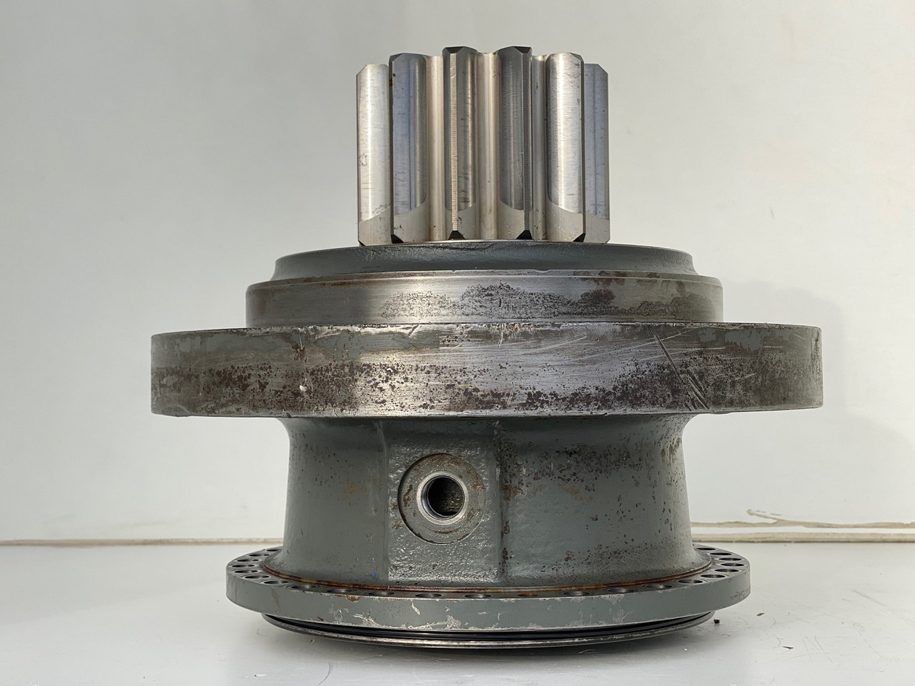 Liebherr Abtriebswellengehäuse ID-Nr.90018934 mit Abtriebswelle ID-Nr.90204999. SAT275/260 - SAT275/261 - SAT275/266 - SAT275/289. #1788#1730# - Gearbox for Construction machinery: picture 5 Liebherr Abtriebswellengehäuse ID-Nr.90018934 mit Abtriebswelle ID-Nr.90204999. SAT275/260 - SAT275/261 - SAT275/266 - SAT275/289. #1788#1730# - Gearbox for Construction machinery: picture 5