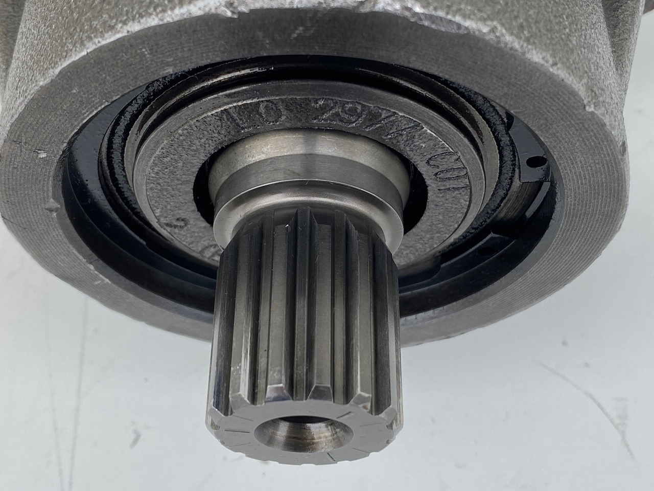 Hydraulic motor for Wheel excavator Liebherr Hydraulikeinbaumotor FMF045, ID-Nr.10132702. A924, LH30C, LH30M, LH35M, LH35MT, LH40C, LH40CP, LH40M, LH40MP, LH50CHR, LH50M, LH50MHR, LH50MT. #33179#: picture 12 Hydraulic motor for Wheel excavator Liebherr Hydraulikeinbaumotor FMF045, ID-Nr.10132702. A924, LH30C, LH30M, LH35M, LH35MT, LH40C, LH40CP, LH40M, LH40MP, LH50CHR, LH50M, LH50MHR, LH50MT. #33179#: picture 12