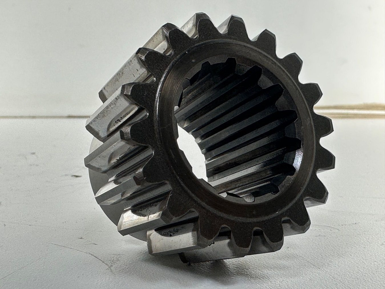 Swing motor for Crawler excavator Liebherr Sonnenrad ID-Nr.90209644. SAT250/278, SAT250/287. A913 COMP, A914 COMP, A914, A916 COMP, A916, A918 COMP, A918, A920, A922 RAIL, A924 RAIL, LH18, LH22, LH24, LH26, R914 COMP, R914 RAIL, R9: picture 6 Swing motor for Crawler excavator Liebherr Sonnenrad ID-Nr.90209644. SAT250/278, SAT250/287. A913 COMP, A914 COMP, A914, A916 COMP, A916, A918 COMP, A918, A920, A922 RAIL, A924 RAIL, LH18, LH22, LH24, LH26, R914 COMP, R914 RAIL, R9: picture 6