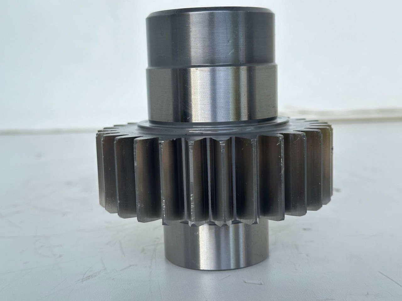 Liebherr Stirnrad ID-Nr.9080174. Pumpenverteilergetriebe Typ:PVG351 B 382. A944, E934, EP934, EP944, ER934, ER944, LOS934, P944, R944. #9080174.01# - Gearbox for Construction machinery: picture 1 Liebherr Stirnrad ID-Nr.9080174. Pumpenverteilergetriebe Typ:PVG351 B 382. A944, E934, EP934, EP944, ER934, ER944, LOS934, P944, R944. #9080174.01# - Gearbox for Construction machinery: picture 1