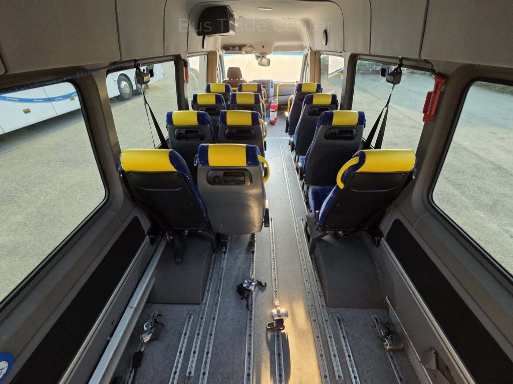 VOLKSWAGEN Crafter 50 LR // 3 units with lift - Minibus, Passenger van: picture 5 VOLKSWAGEN Crafter 50 LR // 3 units with lift - Minibus, Passenger van: picture 5