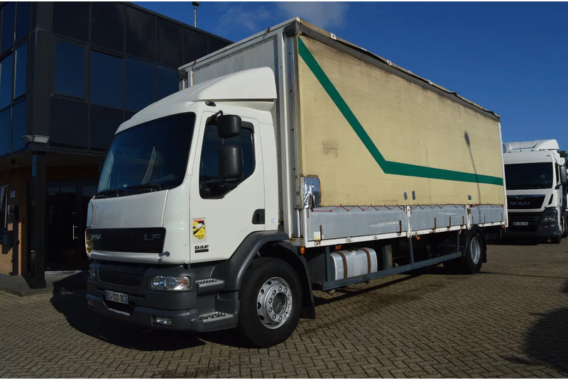 DAF CF 250 * EURO3 * MANUAL * 4X2 * - Curtainsider truck: picture 1 DAF CF 250 * EURO3 * MANUAL * 4X2 * - Curtainsider truck: picture 1