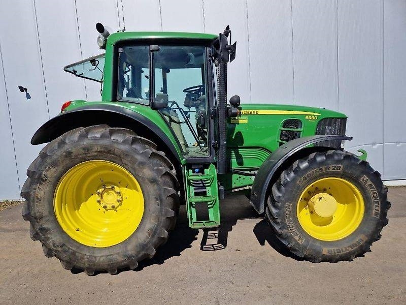 John Deere 6930 Premium AP  - Farm tractor: picture 2 John Deere 6930 Premium AP  - Farm tractor: picture 2