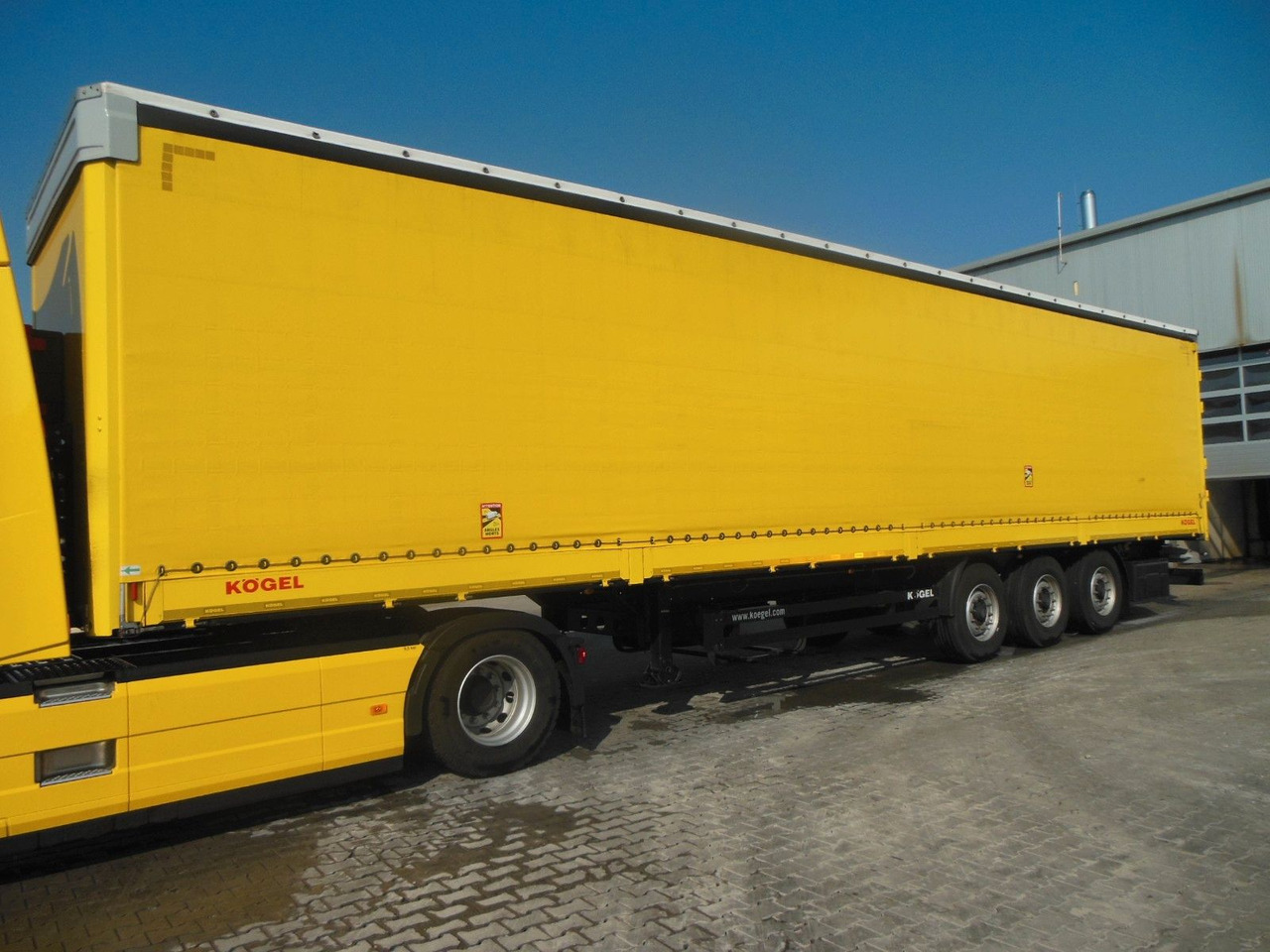 Kögel SN 24, ADR, BORDWÄNDE 700 MM, HUBDACH!!! TOP - Curtainsider semi-trailer: picture 2 Kögel SN 24, ADR, BORDWÄNDE 700 MM, HUBDACH!!! TOP - Curtainsider semi-trailer: picture 2
