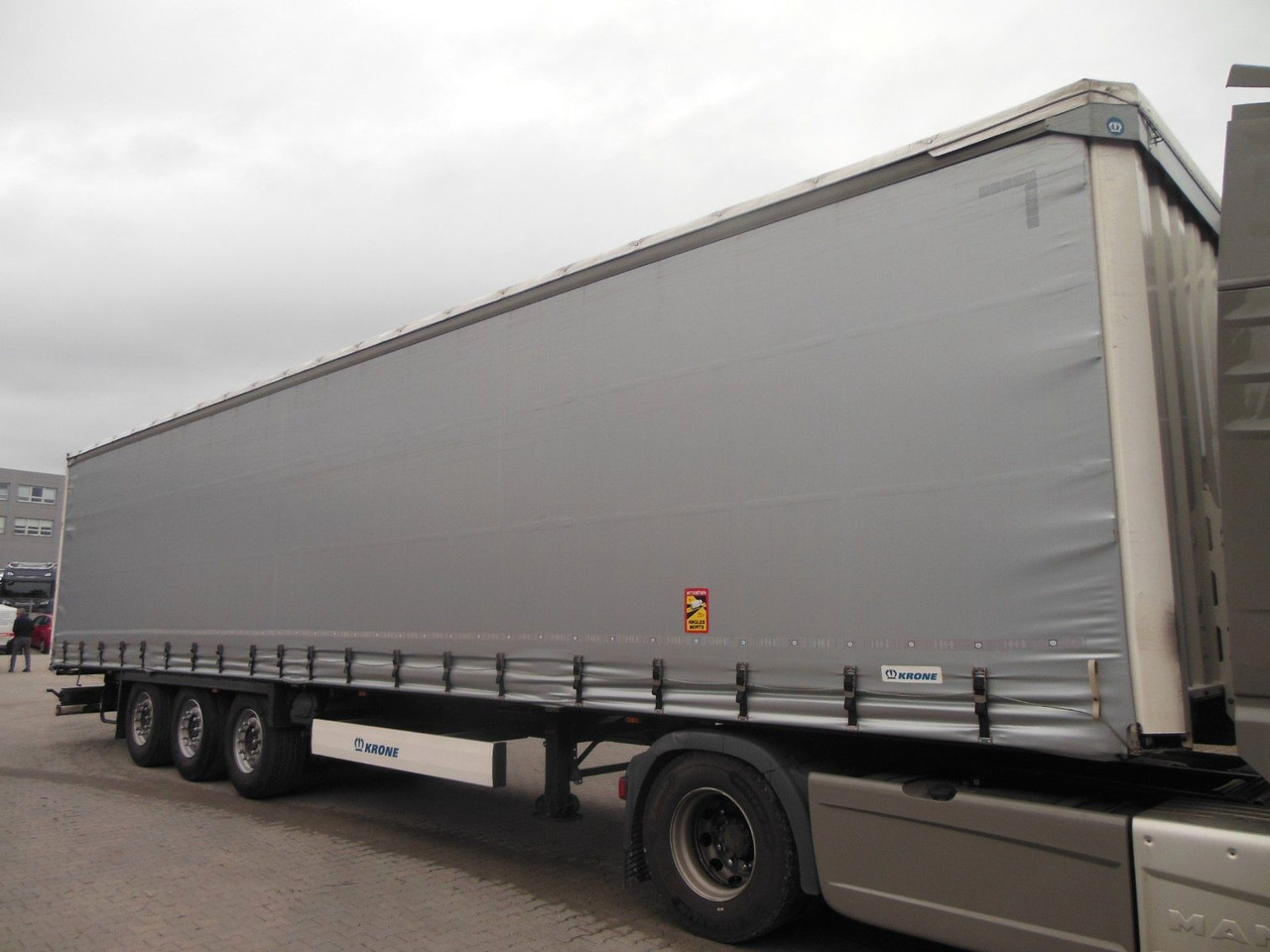 Krone SD, LIFT ACHSE - Curtainsider semi-trailer: picture 3 Krone SD, LIFT ACHSE - Curtainsider semi-trailer: picture 3