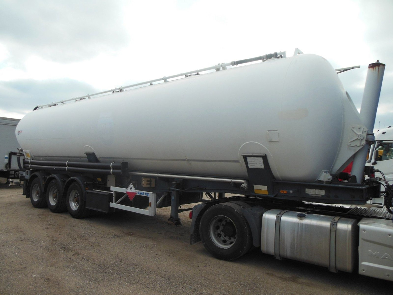 O.ME.P.S. CR 60, ADR, 60.000L - Silo semi-trailer: picture 2 O.ME.P.S. CR 60, ADR, 60.000L - Silo semi-trailer: picture 2
