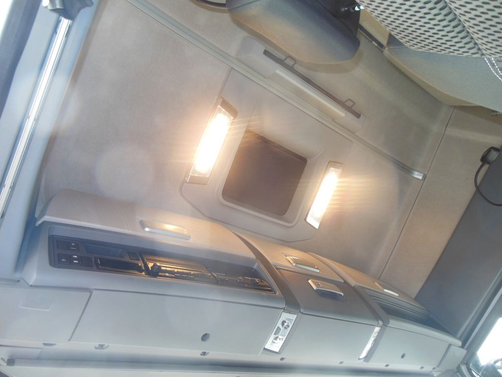 Tractor unit Renault T520 COMFORT, LOWDECK, TOP STAND: picture 8