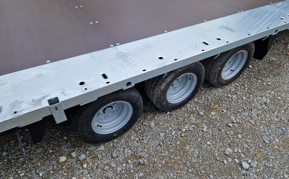 Brian James Trailer Connect 500x210cm plattform blackline Tridem 10" (XXL) 3500kg - Dropside/ Flatbed trailer: picture 1 Brian James Trailer Connect 500x210cm plattform blackline Tridem 10" (XXL) 3500kg - Dropside/ Flatbed trailer: picture 1