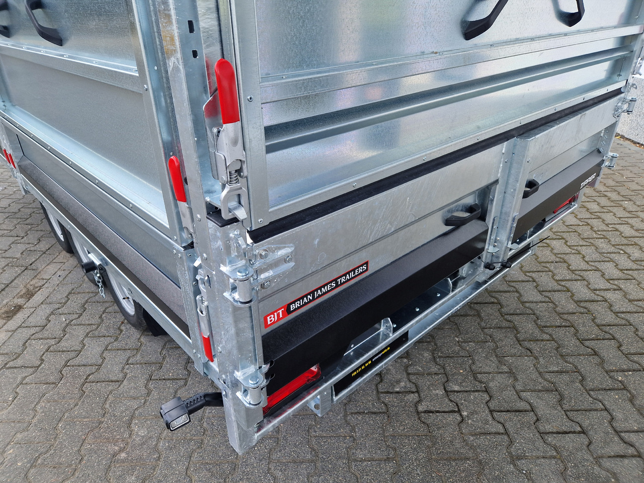 Brian James Trailer Tipper 400x200x100cm Aufsatz elektro blackline LED Tridem 3500kg Modell 24 - Tipper trailer: picture 2 Brian James Trailer Tipper 400x200x100cm Aufsatz elektro blackline LED Tridem 3500kg Modell 24 - Tipper trailer: picture 2